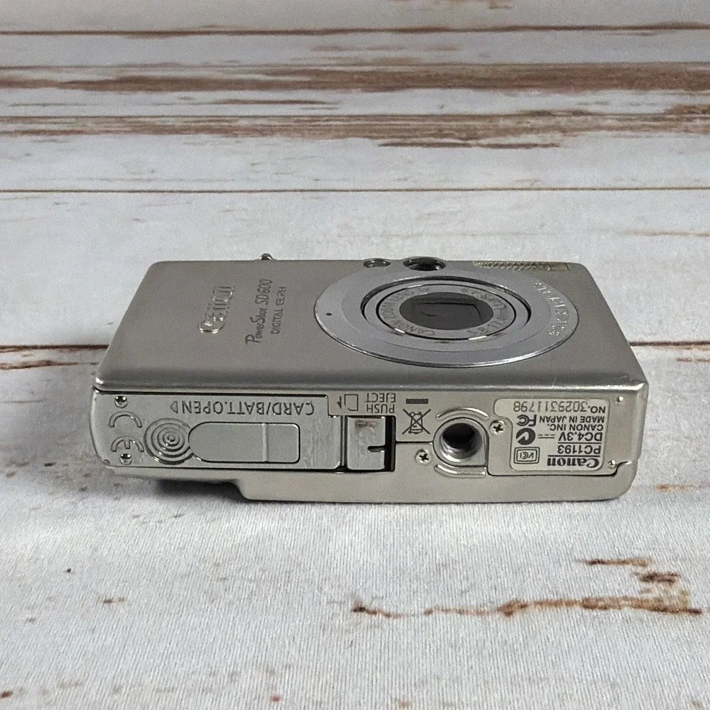 Canon PowerShot SD600 Digital ELPH 6MP Silver AS-IS Parts Repair No Display
